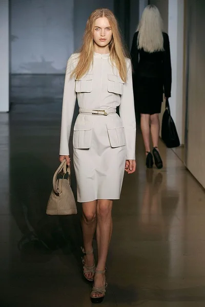 Look 25